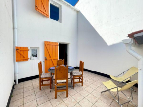 Maison 3 pièces avec piscine chauffée & tennis, proche mer - FR-1-231-298